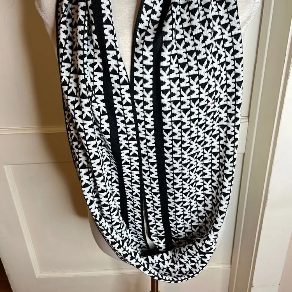 MICHAEL Michael Kors Signature Stripe Infinity Loop Scarf Black White One Size